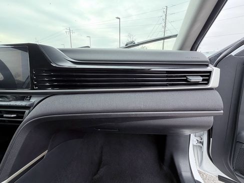 Used 2025 Toyota Camry LE image 20