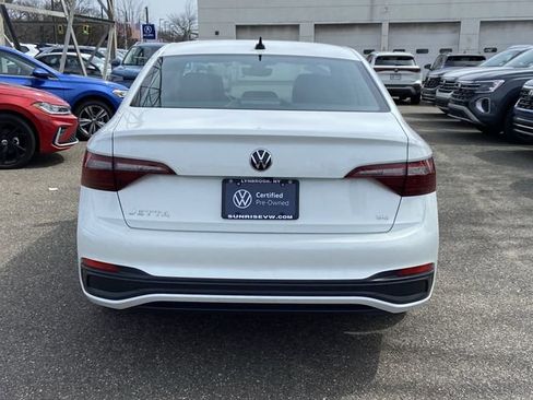 Used 2023 Volkswagen Jetta SE image 6