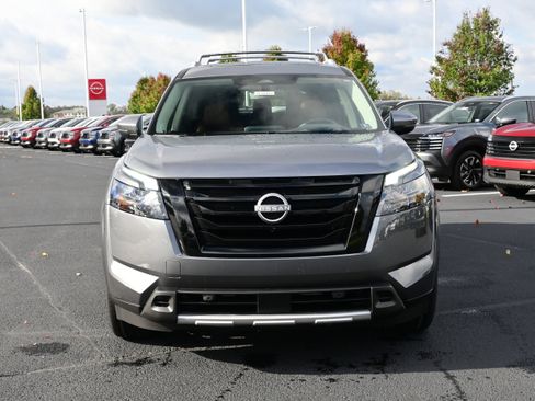 New 2025 Nissan Pathfinder Platinum image 3