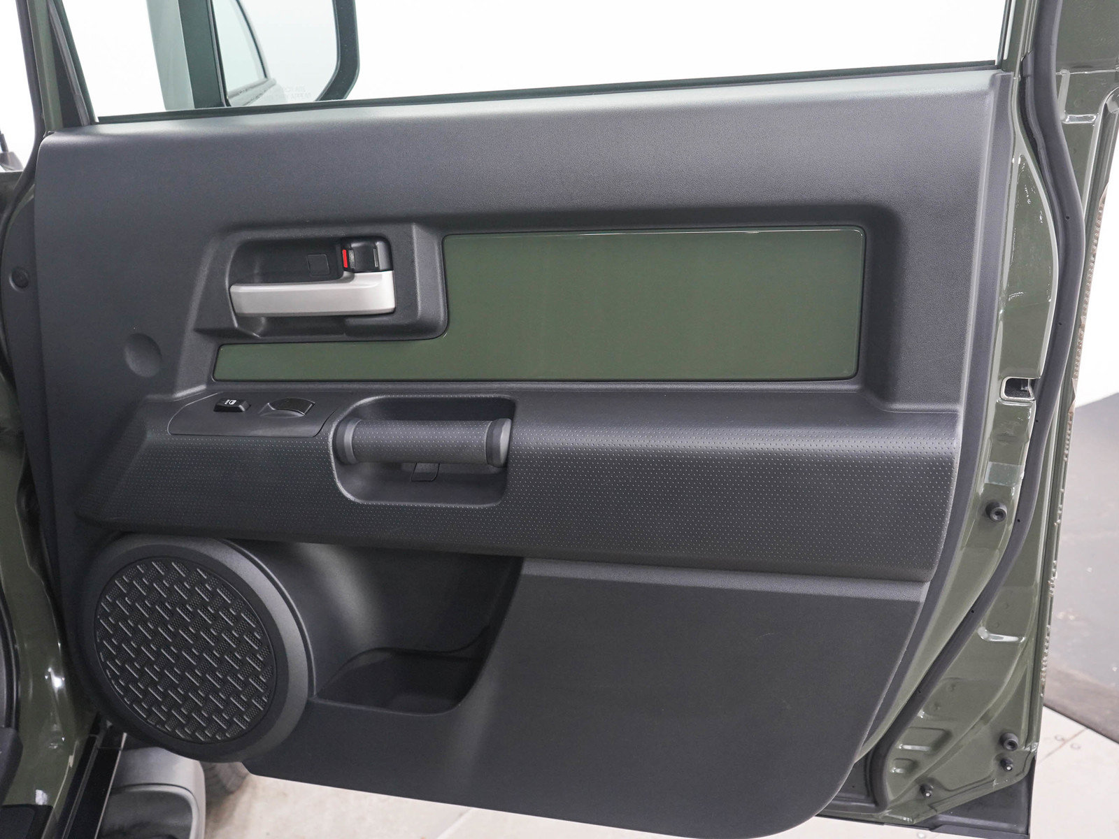 Used 2011 Toyota FJ Cruiser 4WD w/ Upgrade Pkg image 11