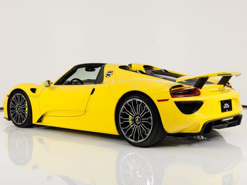Used 2015 Porsche 918 Spyder AWD/4WD image 6