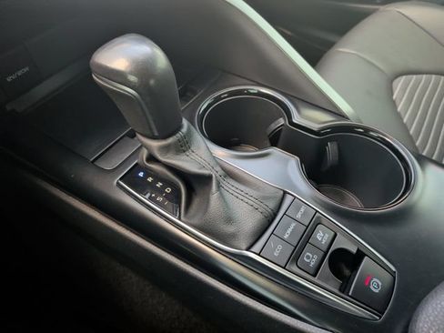 Used 2020 Toyota Camry SE FWD image 26