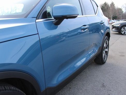 Used 2025 Volvo XC40 B5 Plus image 47