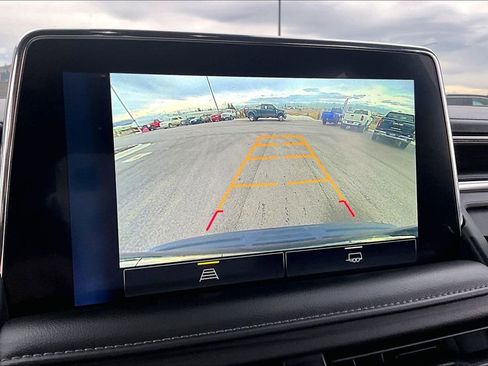 Used 2024 Chevrolet Suburban LT image 21