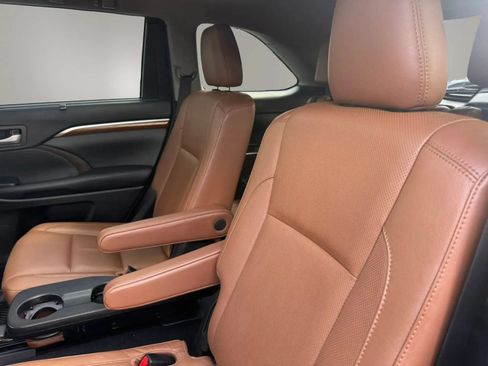 Used 2018 Toyota Highlander Limited Platinum AWD/4WD image 39