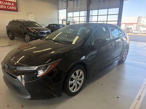 Used 2025 Toyota Corolla LE FWD image 1