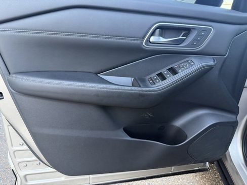 Certified 2024 Nissan Rogue Platinum w/ Platinum Premium Package image 11