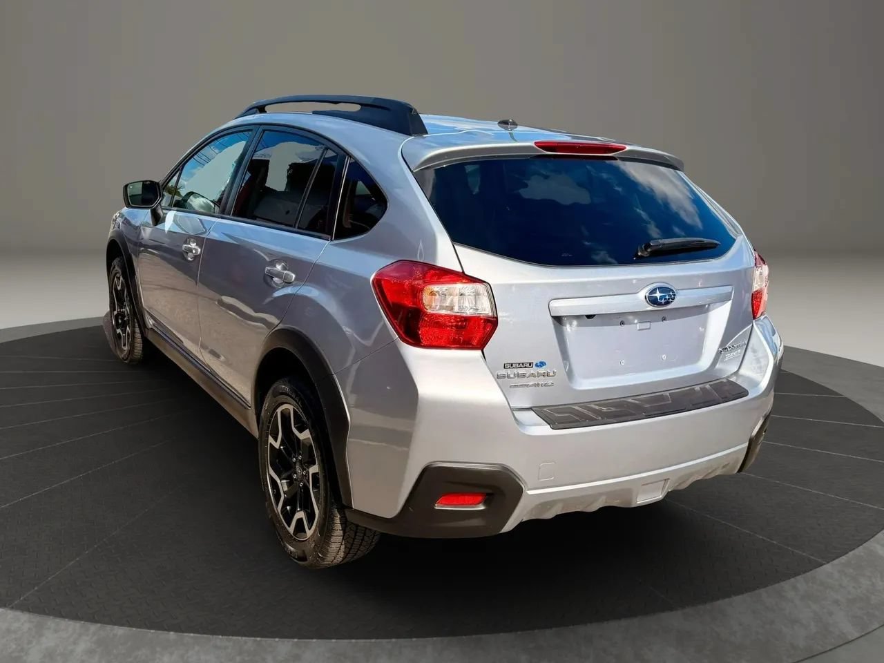 Used 2017 Subaru Crosstrek 2.0i Premium w/ Moonroof Package AWD/4WD image 6
