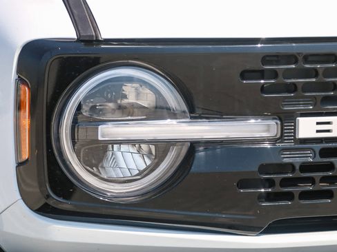 Used 2024 Ford Bronco Wildtrak image 4