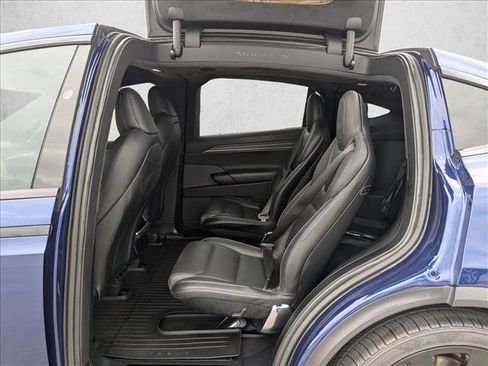 Used 2022 Tesla Model X Plaid image 18
