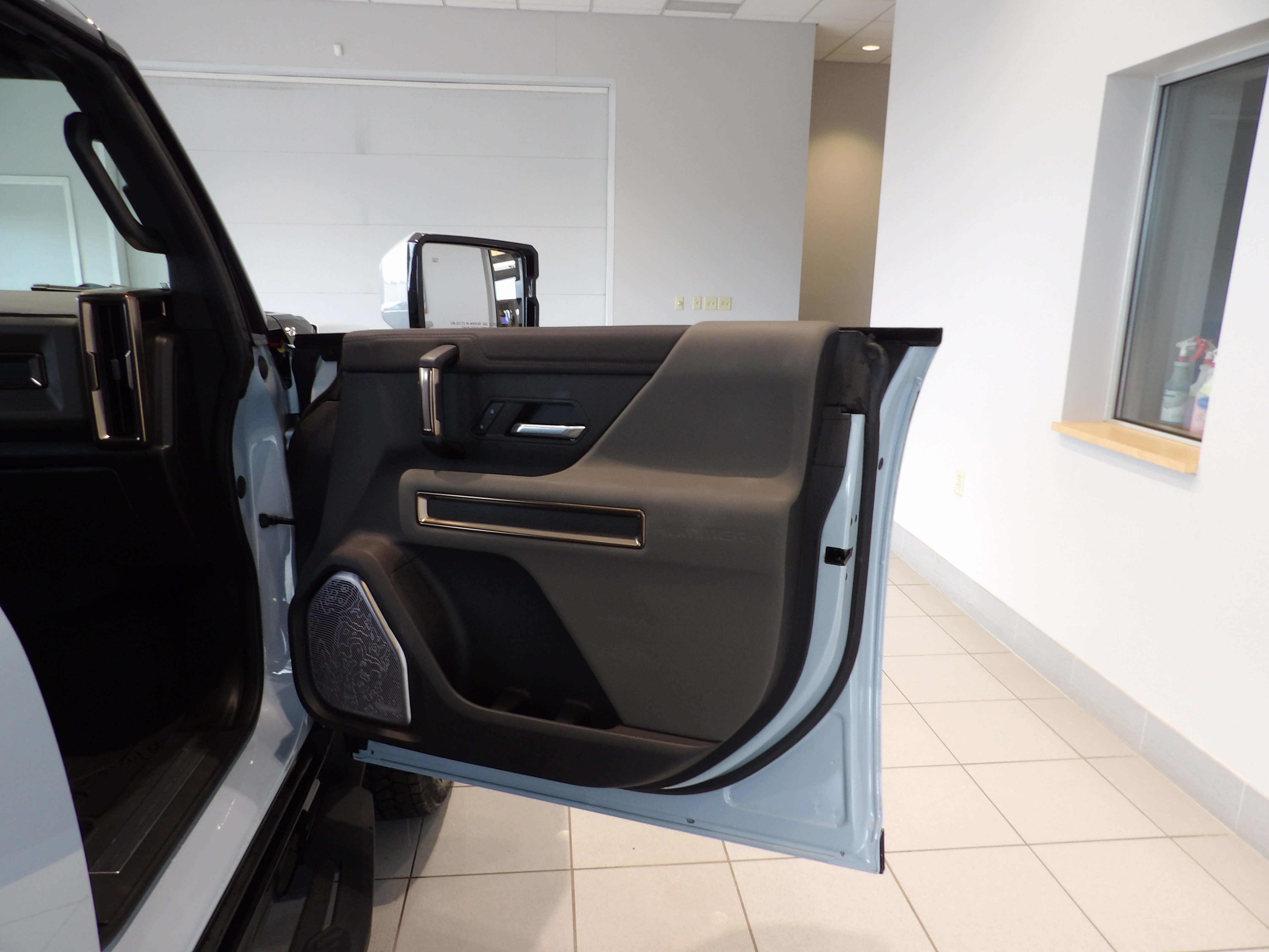Used 2025 GMC Hummer EV 2X AWD/4WD image 23