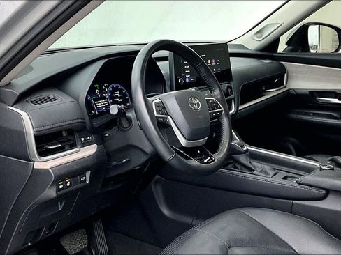 Used 2024 Toyota Grand Highlander Platinum image 18