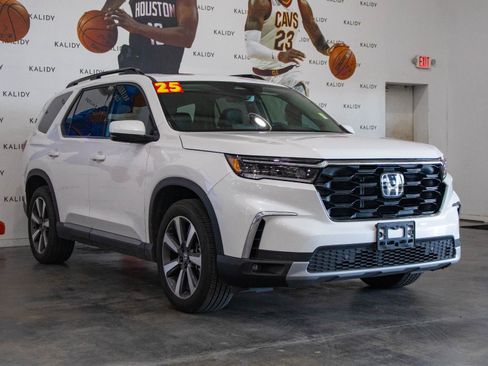 Used 2025 Honda Pilot Touring image 20
