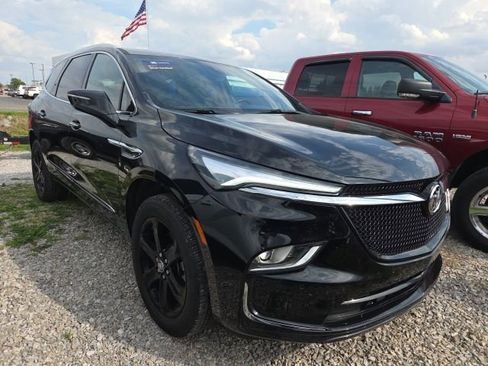 Used 2024 Buick Enclave Essence w/ Sport Touring Edition image 4