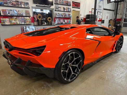 Used 2024 Lamborghini Revuelto image 5