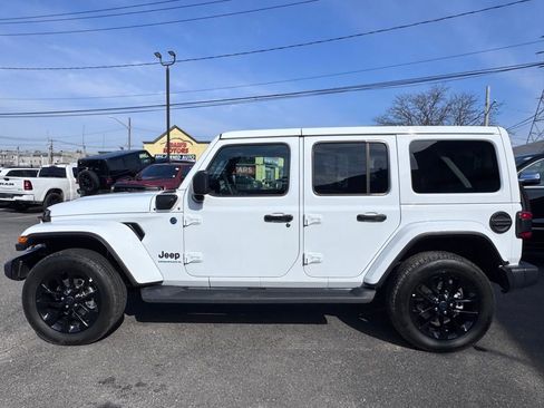 Used 2025 Jeep Wrangler Unlimited Sahara image 4