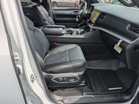 New 2026 Jeep Grand Wagoneer 4WD image 39
