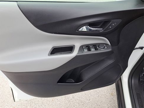 Used 2021 Chevrolet Equinox LS image 14