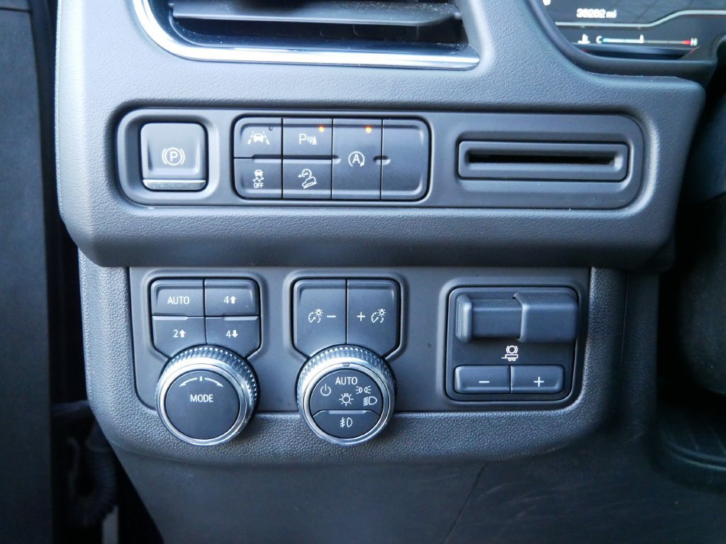 Used 2024 GMC Yukon XL AT4 w/ Max Trailering Package AWD/4WD image 18