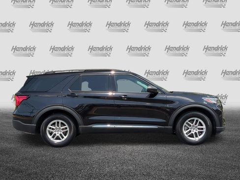 Used 2025 Ford Explorer Active RWD image 11
