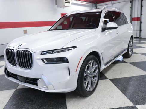 Used 2024 BMW X7 xDrive40i w/ Premium Package AWD/4WD image 5