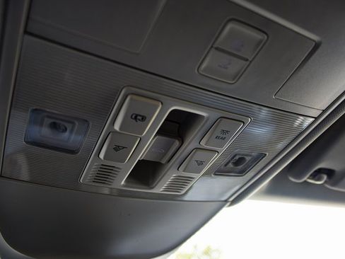 Used 2023 Volkswagen Taos SE image 19