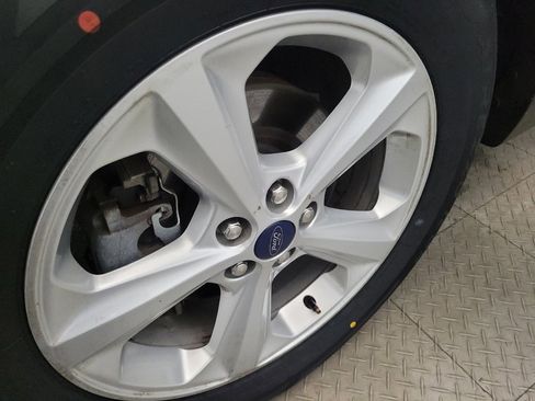 Used 2017 Ford Edge SE image 31