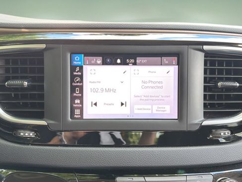 Used 2022 Chrysler Voyager LX FWD image 23
