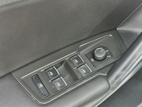 Used 2021 Volkswagen Tiguan SE AWD/4WD image 17