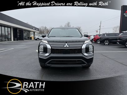 New 2025 Mitsubishi Outlander ES