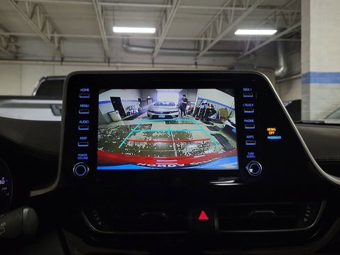 Used 2020 Toyota C-HR LE FWD image 30