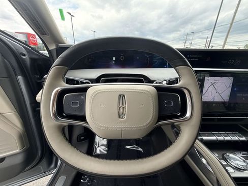 Used 2025 Lincoln Nautilus Premier AWD/4WD image 14