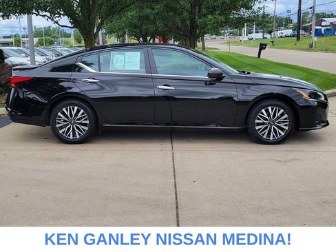 Certified 2025 Nissan Altima 2.5 SV FWD image 2