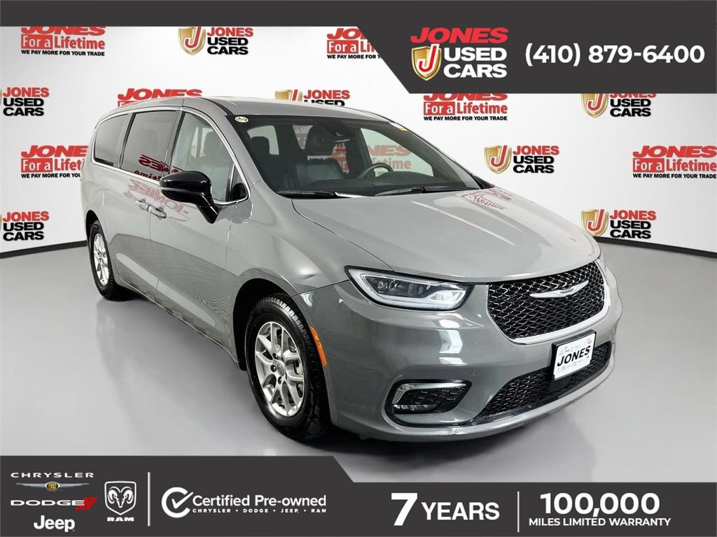Used 2025 Chrysler Pacifica Select FWD image 1