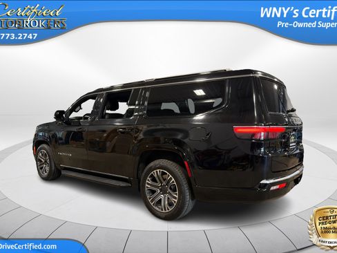 Used 2024 Jeep Wagoneer L Series II w/ Flexible Seating Group AWD/4WD image 8