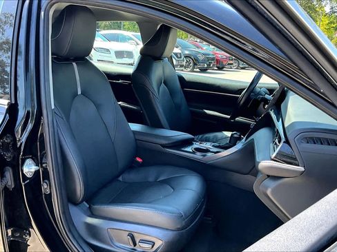 Used 2024 Toyota Camry XSE FWD image 9