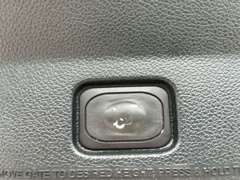 Used 2018 Ford Explorer XLT w/ Equipment Group 201A AWD/4WD image 32