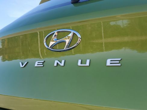 Used 2024 Hyundai Venue SEL image 7