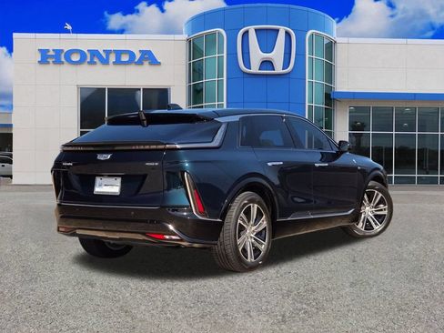 Used 2024 Cadillac Lyriq Luxury RWD image 3