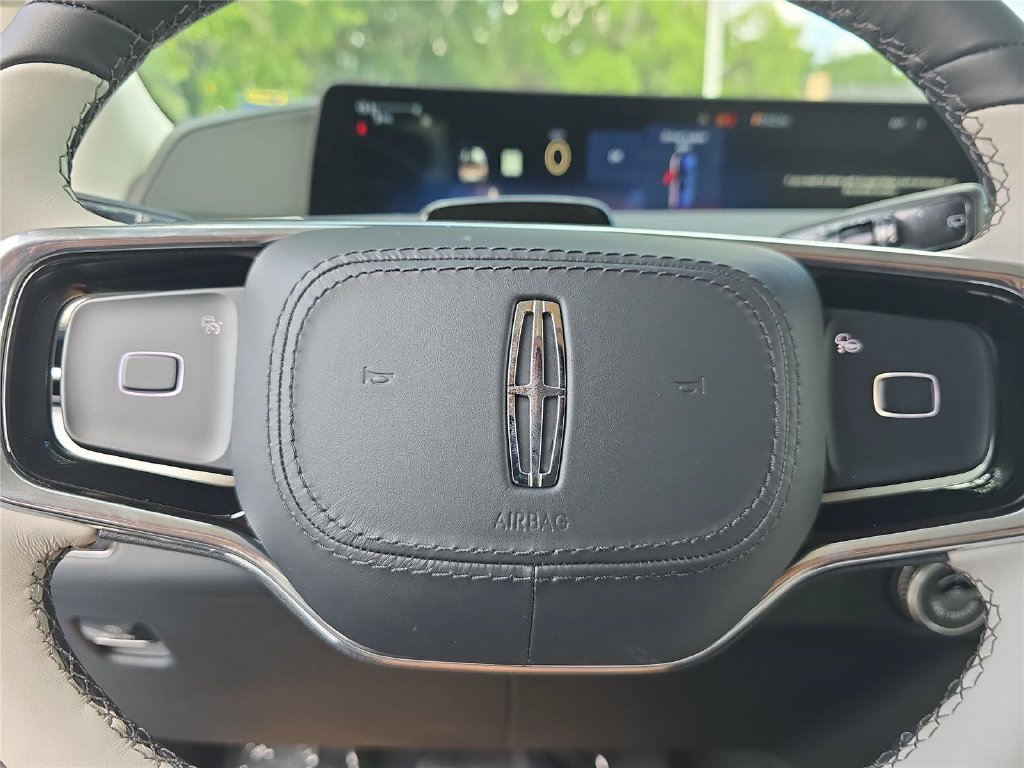 New 2026 Lincoln Navigator Premiere AWD/4WD image 23