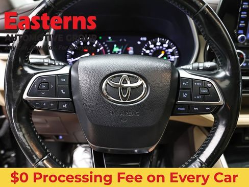 Used 2021 Toyota Highlander XLE AWD/4WD image 10