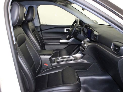 Used 2021 Ford Explorer XLT w/ Equipment Group 202A image 17