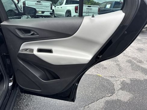 Used 2024 Chevrolet Equinox LS FWD image 17