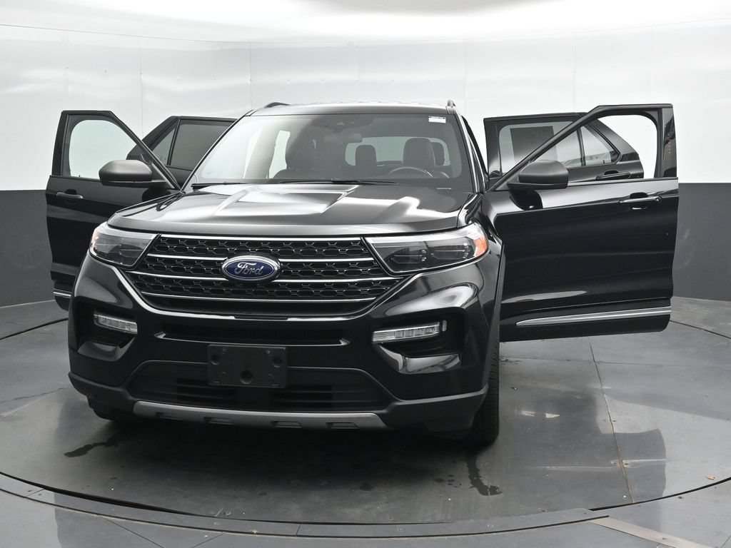 Used 2020 Ford Explorer XLT w/ Equipment Group 202A AWD/4WD image 47