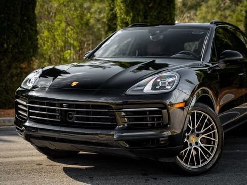 Used 2023 Porsche Cayenne Platinum Edition AWD/4WD image 2