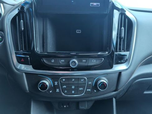 Used 2018 Chevrolet Traverse LT FWD image 19