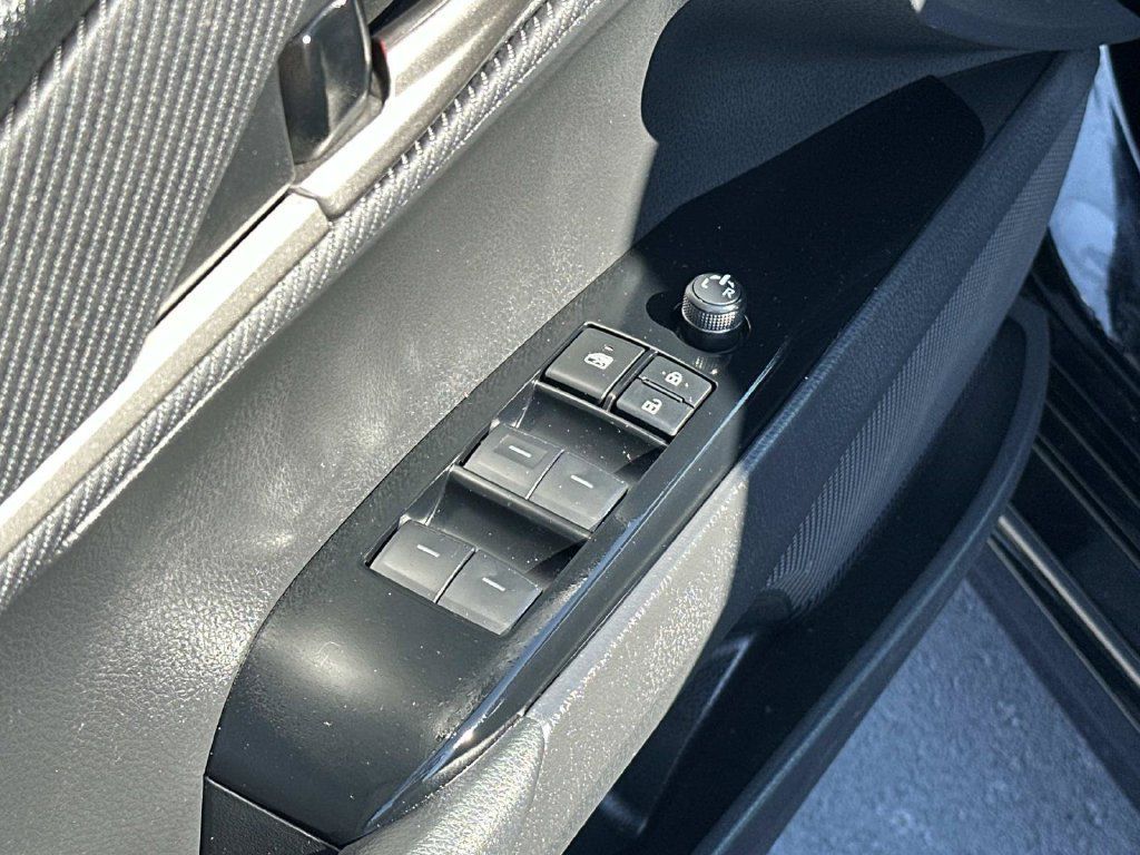 Used 2025 Toyota Camry SE FWD image 21
