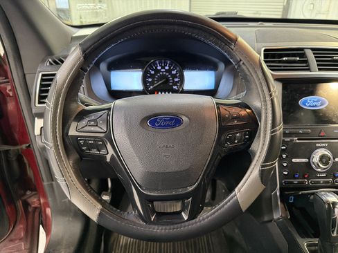 Used 2017 Ford Explorer Limited image 16