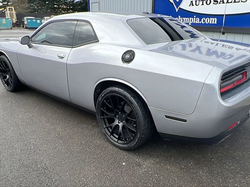 Used 2015 Dodge Challenger SXT image 11