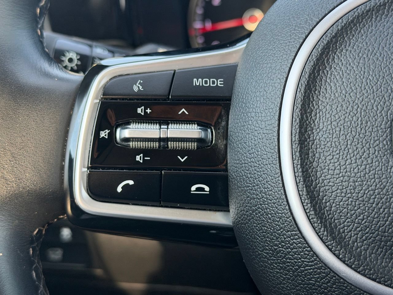 Used 2022 Kia Sorento SX FWD image 16